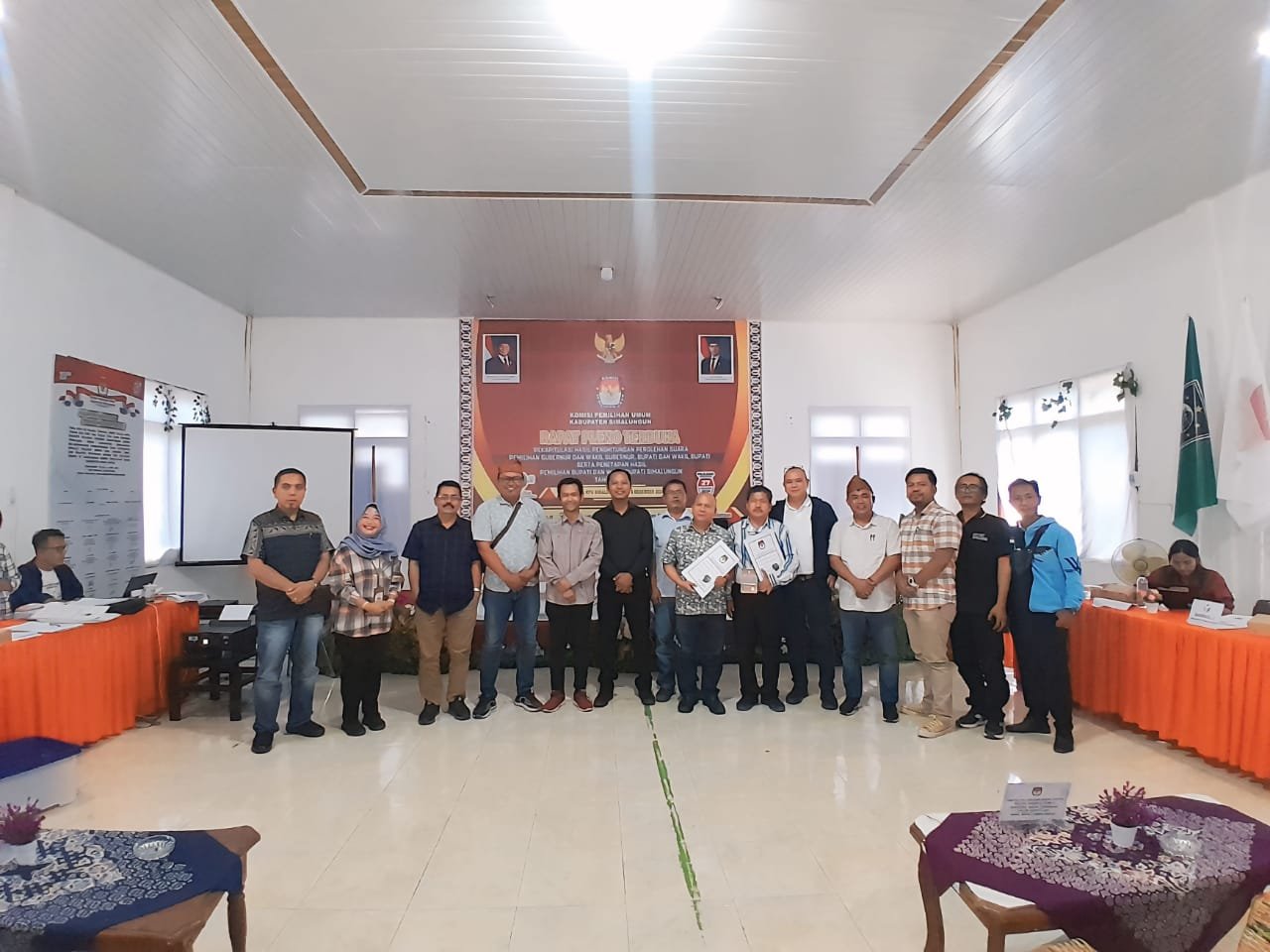 KPU Simalungun Resmi Tetapkan Rekapitulasi, RHS-AZI Memperoleh 208.374 Suara Pasangan Anton-Benny 228.925 Suara.